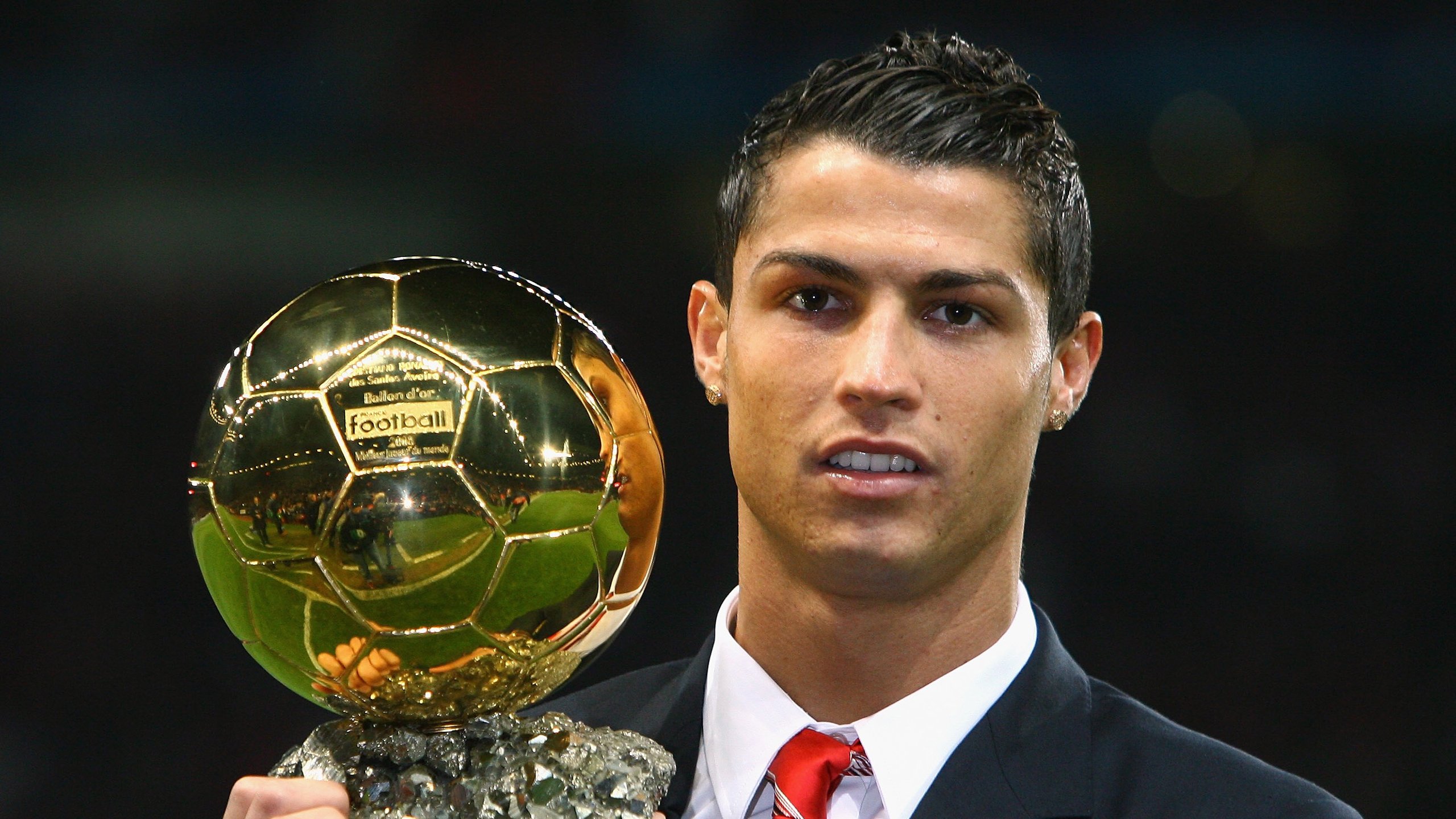 电竞足球逐渐成熟,成为年轻人喜爱的新赛场,电竞足球是啥